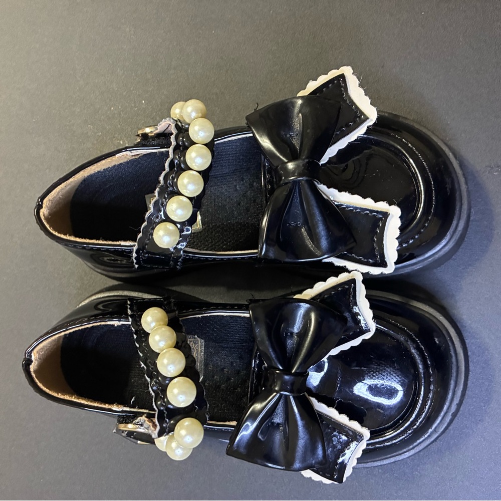 SHEIN Black Kids Dress Shoes with Bow and Pearl Accents